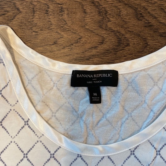 Medium White Banana Republic T-Shirt - Picture 3 of 3